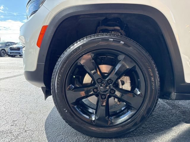 Used 2024 Jeep Grand Cherokee Limited w/ Black Appearance Package AWD/4WD image 5