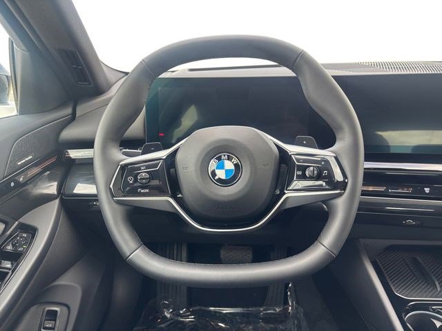 Used 2026 BMW 530i xDrive AWD/4WD image 15