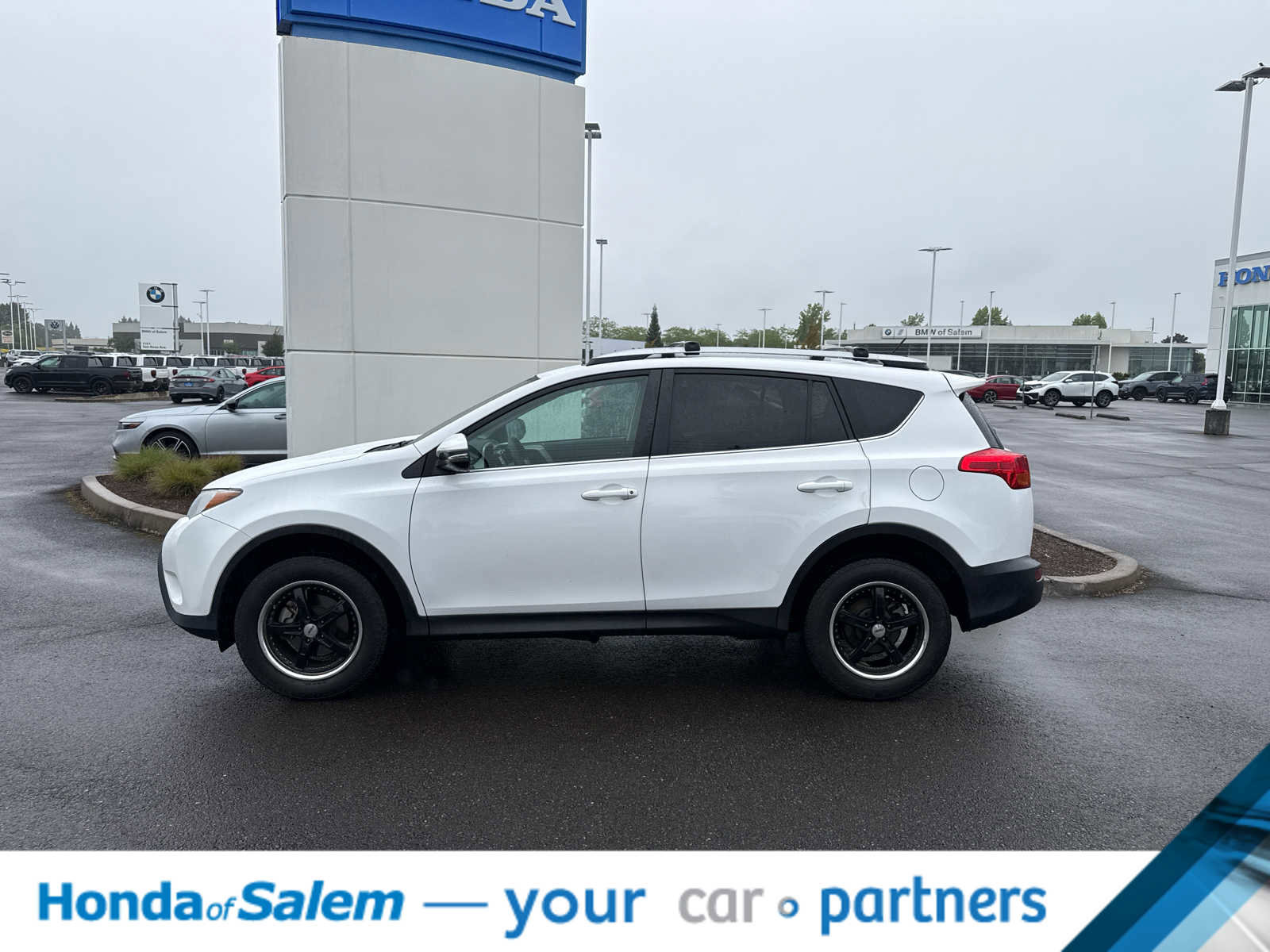 Used 2013 Toyota RAV4 XLE AWD/4WD image 3