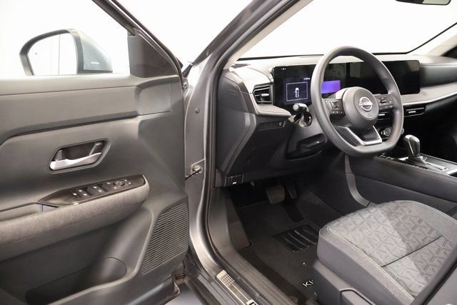 Used 2025 Nissan Kicks SV w/ Illumination Package FWD image 9