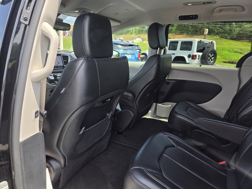 Used 2024 Chrysler Pacifica Touring-L FWD image 28