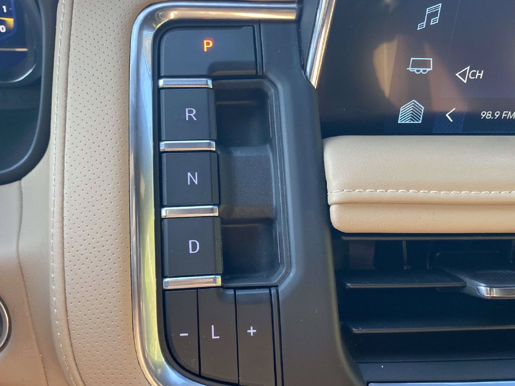 Used 2024 Chevrolet Tahoe Premier AWD/4WD image 30
