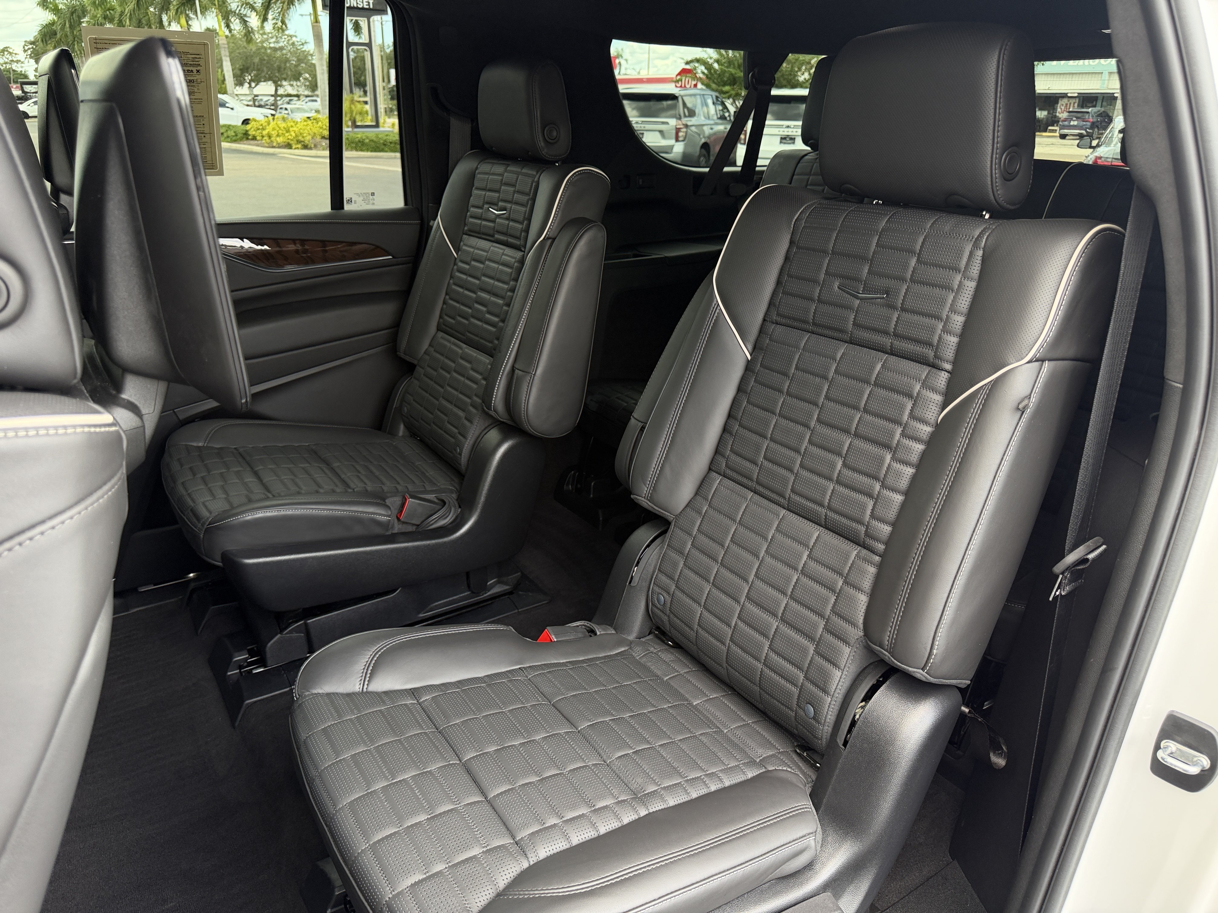 Certified 2024 Cadillac Escalade ESV Premium Luxury Platinum w/ LPO, Floor Liner Package AWD/4WD image 19