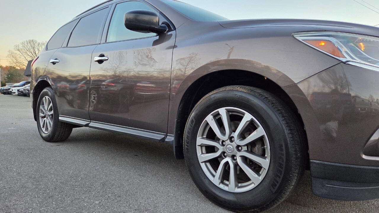 Used 2015 Nissan Pathfinder SV w/ Cargo Package image 17