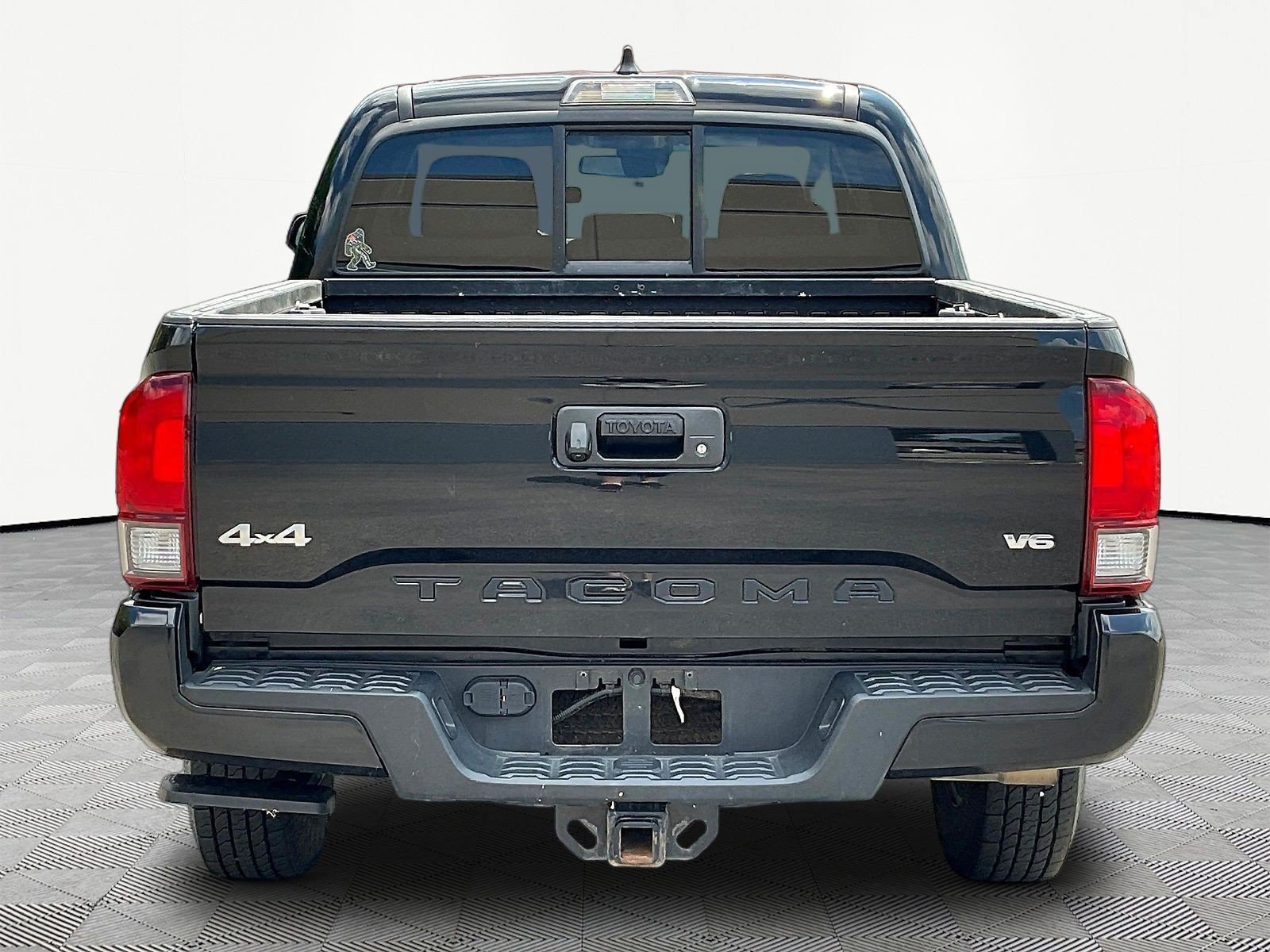 Used 2023 Toyota Tacoma SR AWD/4WD image 5