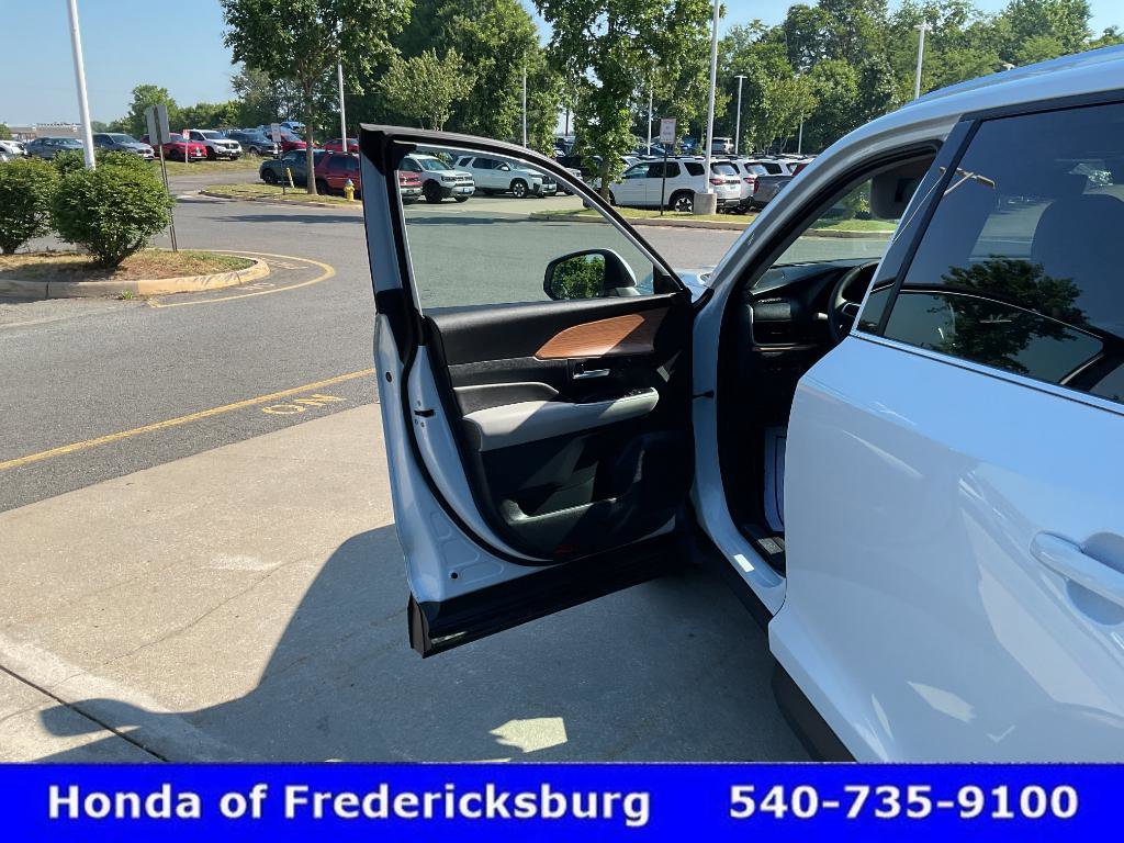 Used 2025 Toyota Grand Highlander AWD image 18