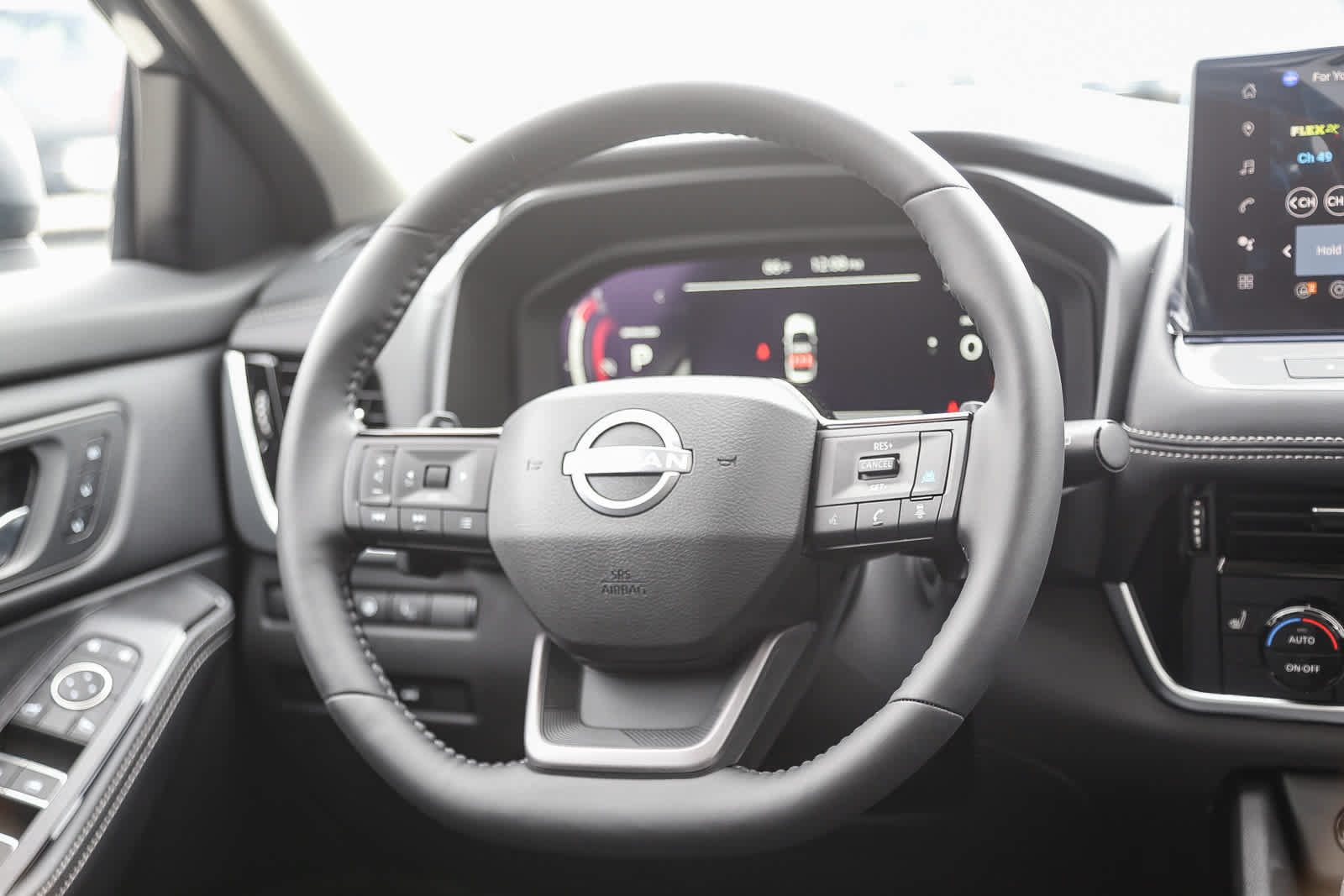 New 2025 Nissan Rogue SL w/ SL Premium Package FWD image 15