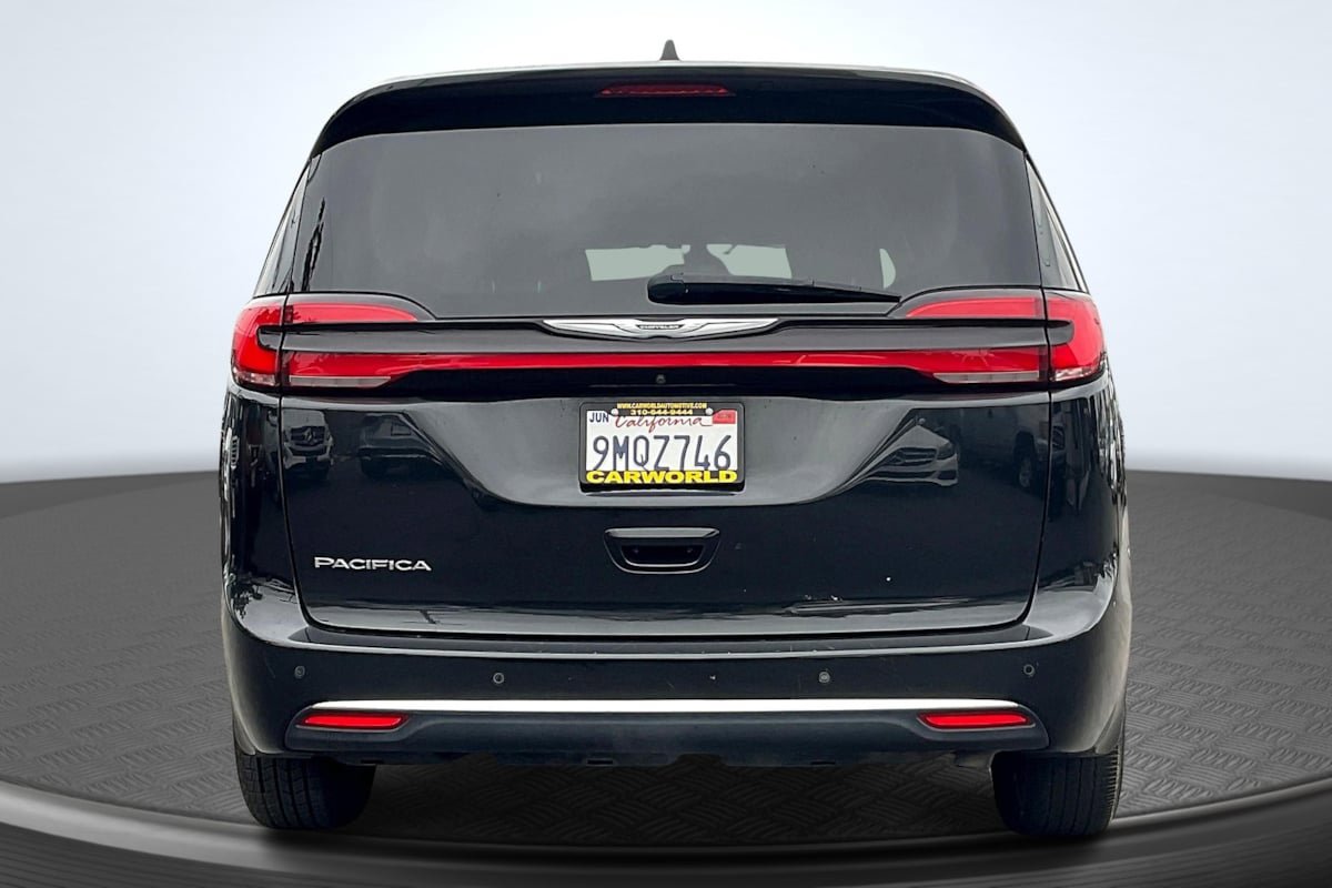 Used 2022 Chrysler Pacifica Touring-L FWD image 4