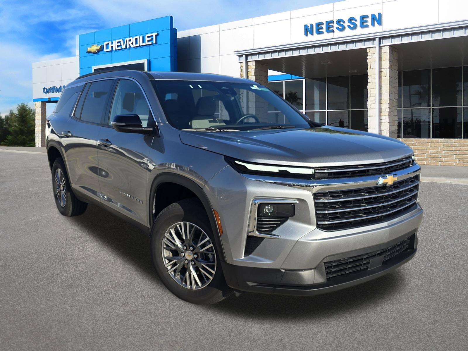 Used 2025 Chevrolet Traverse LT