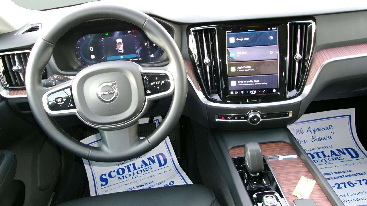 Used 2025 Volvo V60 B5 Cross Country Plus image 11