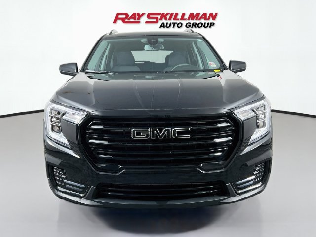 Used 2023 GMC Terrain SLE w/ Driver Convenience Package AWD/4WD image 2