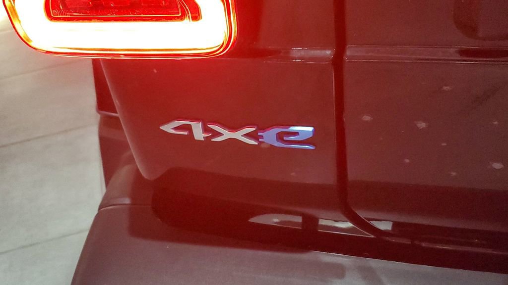 Used 2022 Jeep Wrangler Unlimited Sahara w/ Cold Weather Group image 9