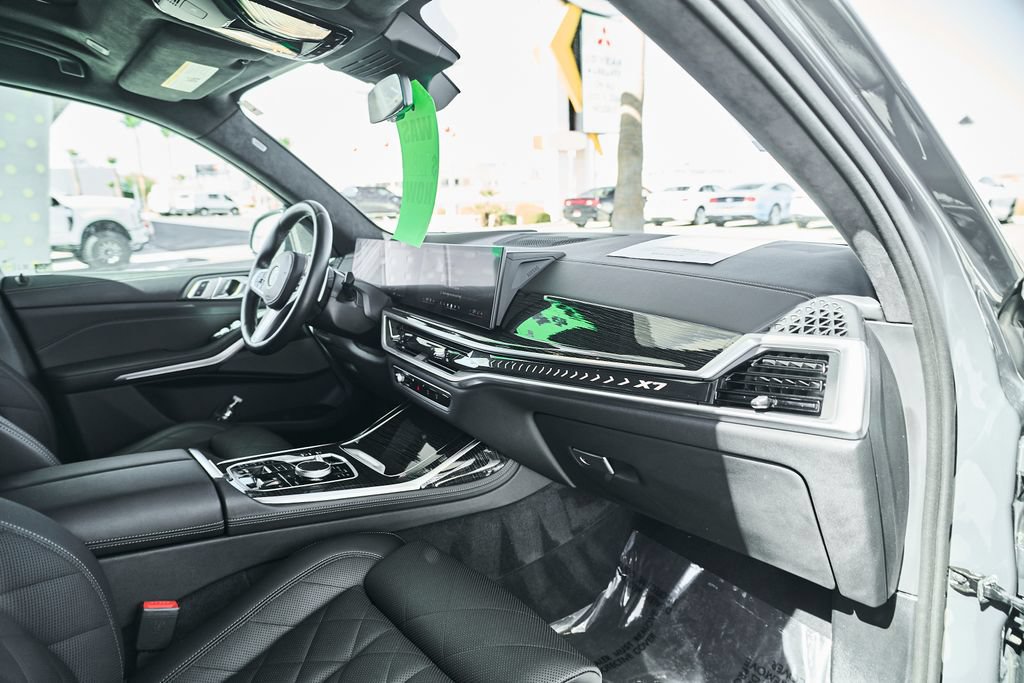 Used 2025 BMW X7 xDrive40i w/ M Sport Package AWD/4WD image 21