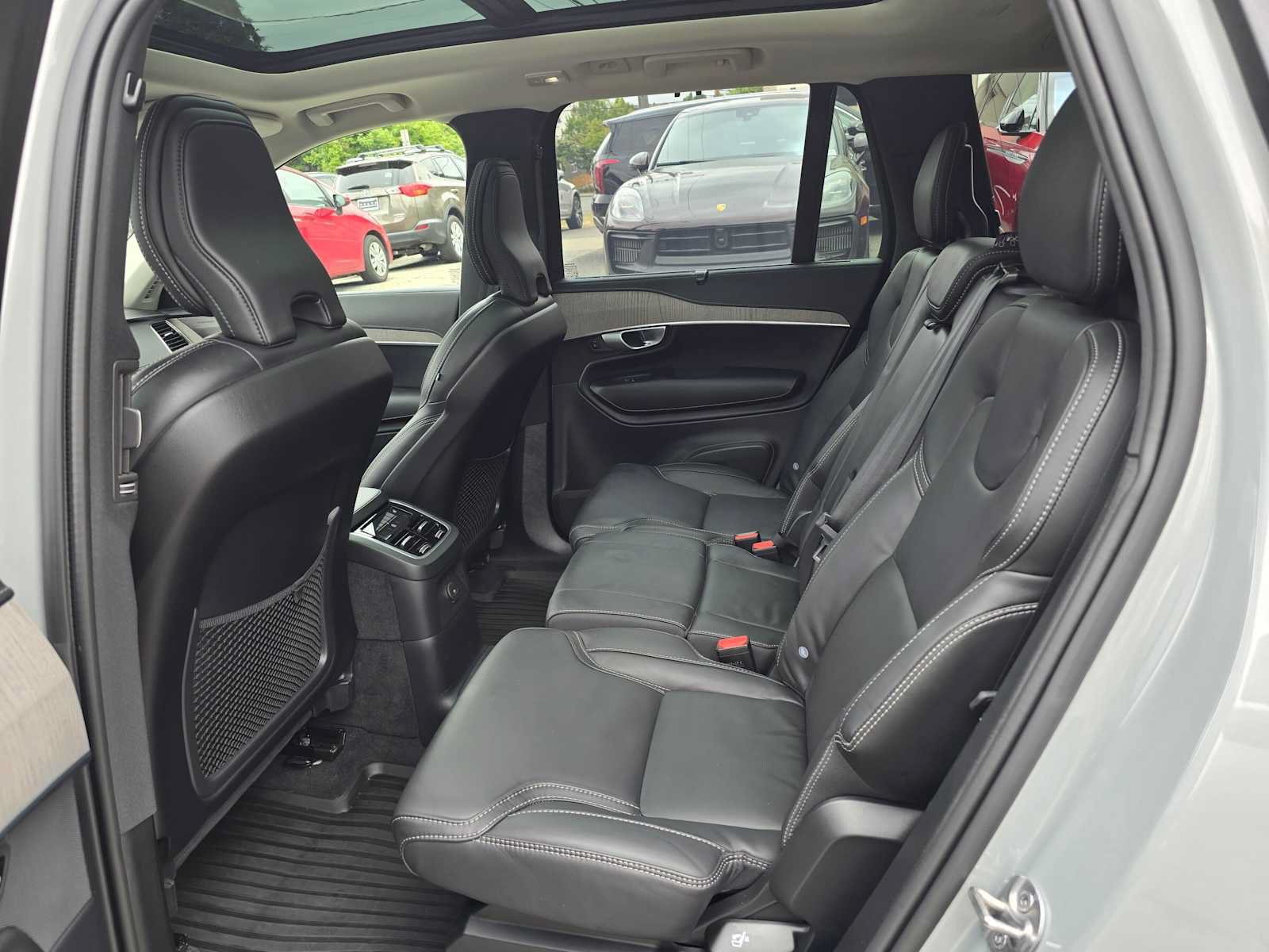 Certified 2024 Volvo XC90 T8 Ultimate w/ Protection Package Premier AWD/4WD image 16