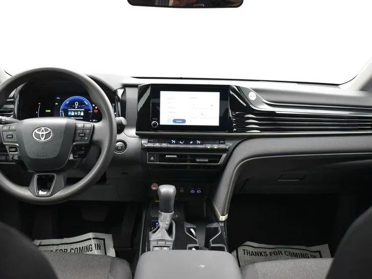 Used 2025 Toyota Camry LE image 19