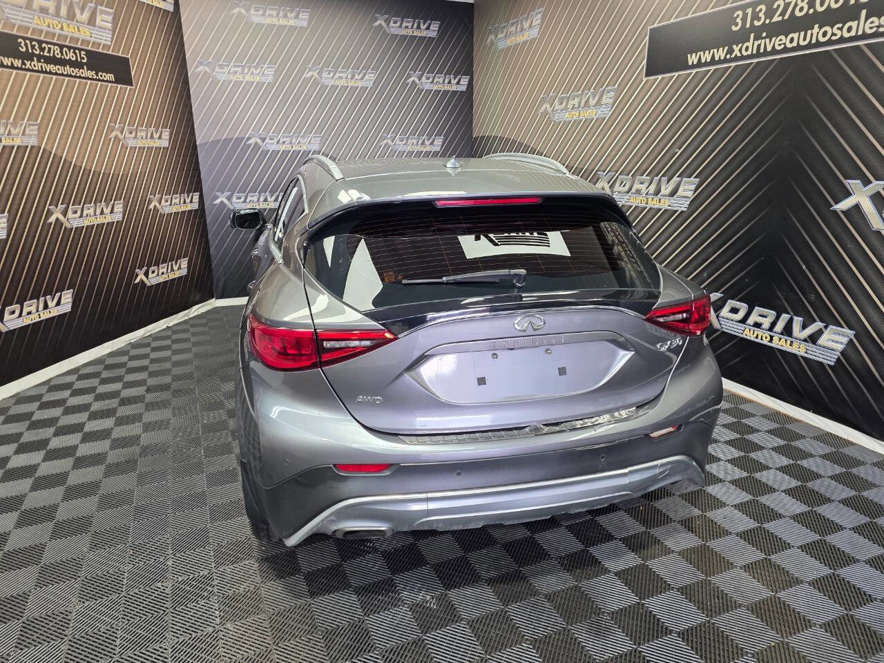 Used 2017 INFINITI QX30 Premium w/ Navigation Package image 12