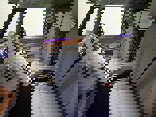 New 2025 Volkswagen ID. Buzz 1st Edition image 8