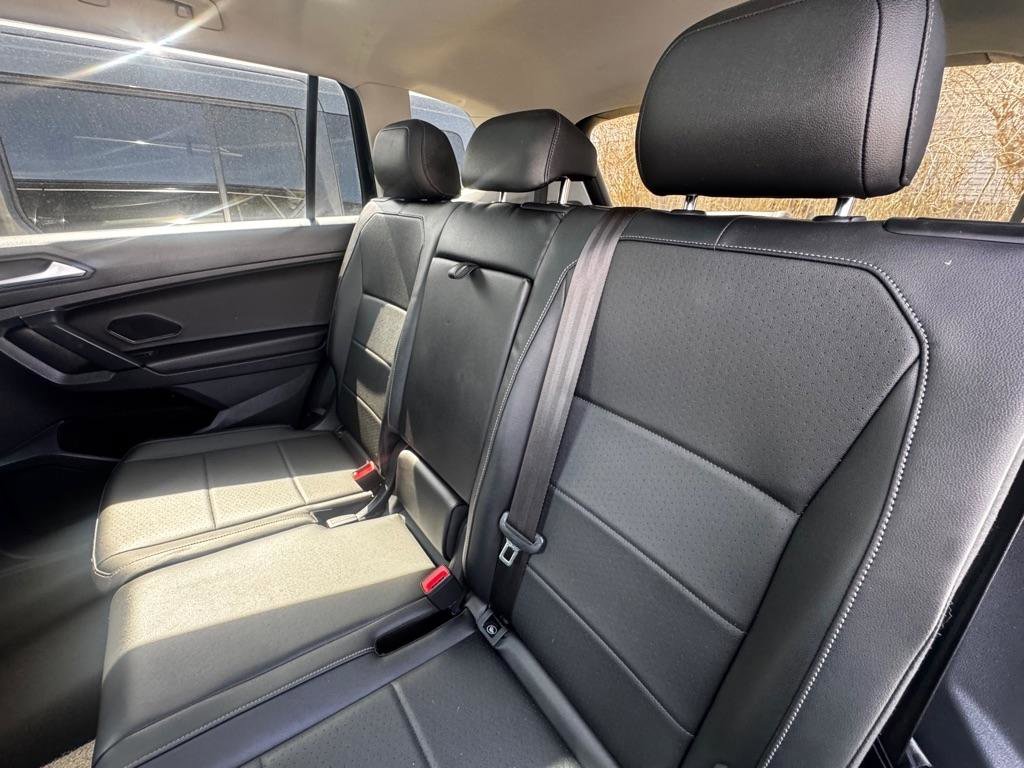 Used 2019 Volkswagen Tiguan SE w/ Panoramic Sunroof Package AWD/4WD image 11