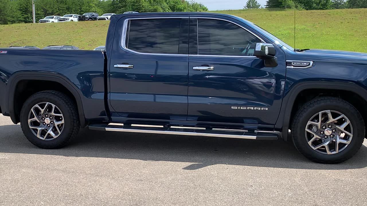 Used 2022 GMC Sierra 1500 SLT w/ SLT Premium Plus Package AWD/4WD image 5