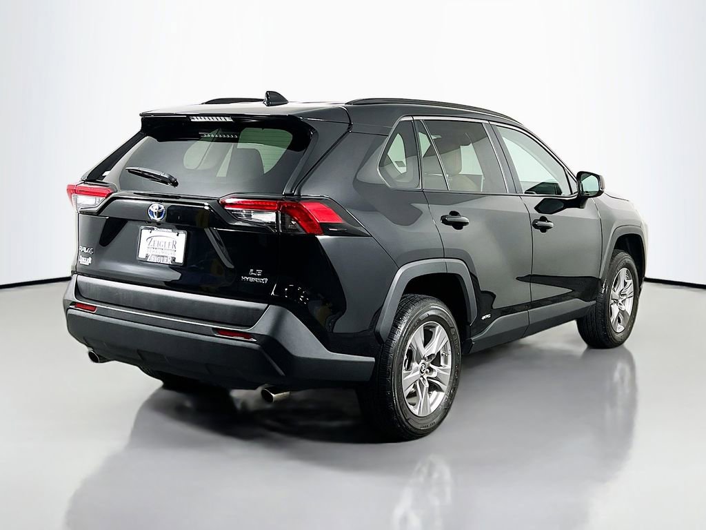 Used 2024 Toyota RAV4 LE AWD/4WD image 5