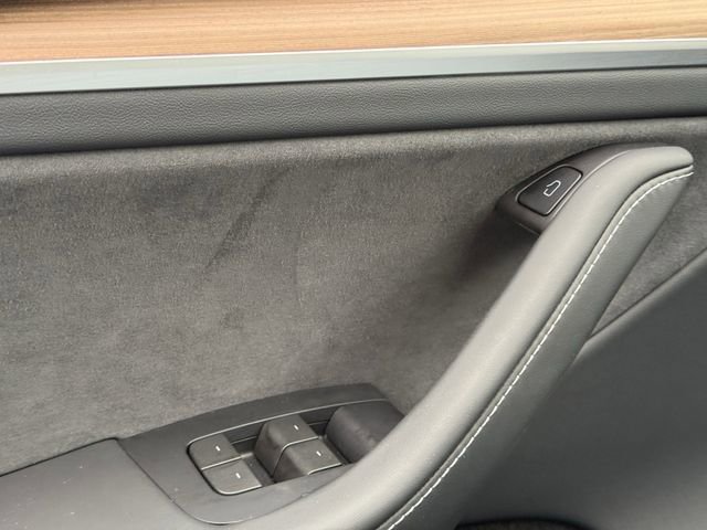 Used 2024 Tesla Model Y 2WD image 16