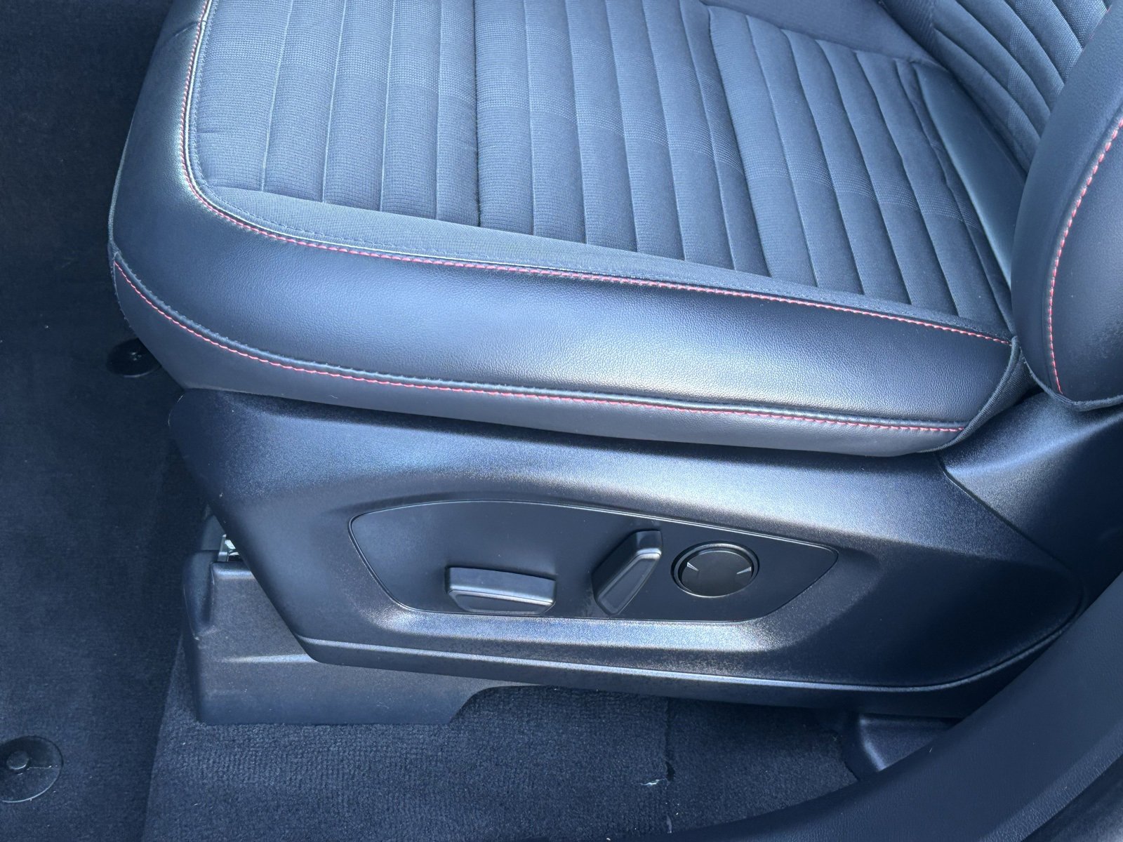 Used 2025 Ford Explorer ST-Line w/ Premium Package image 19