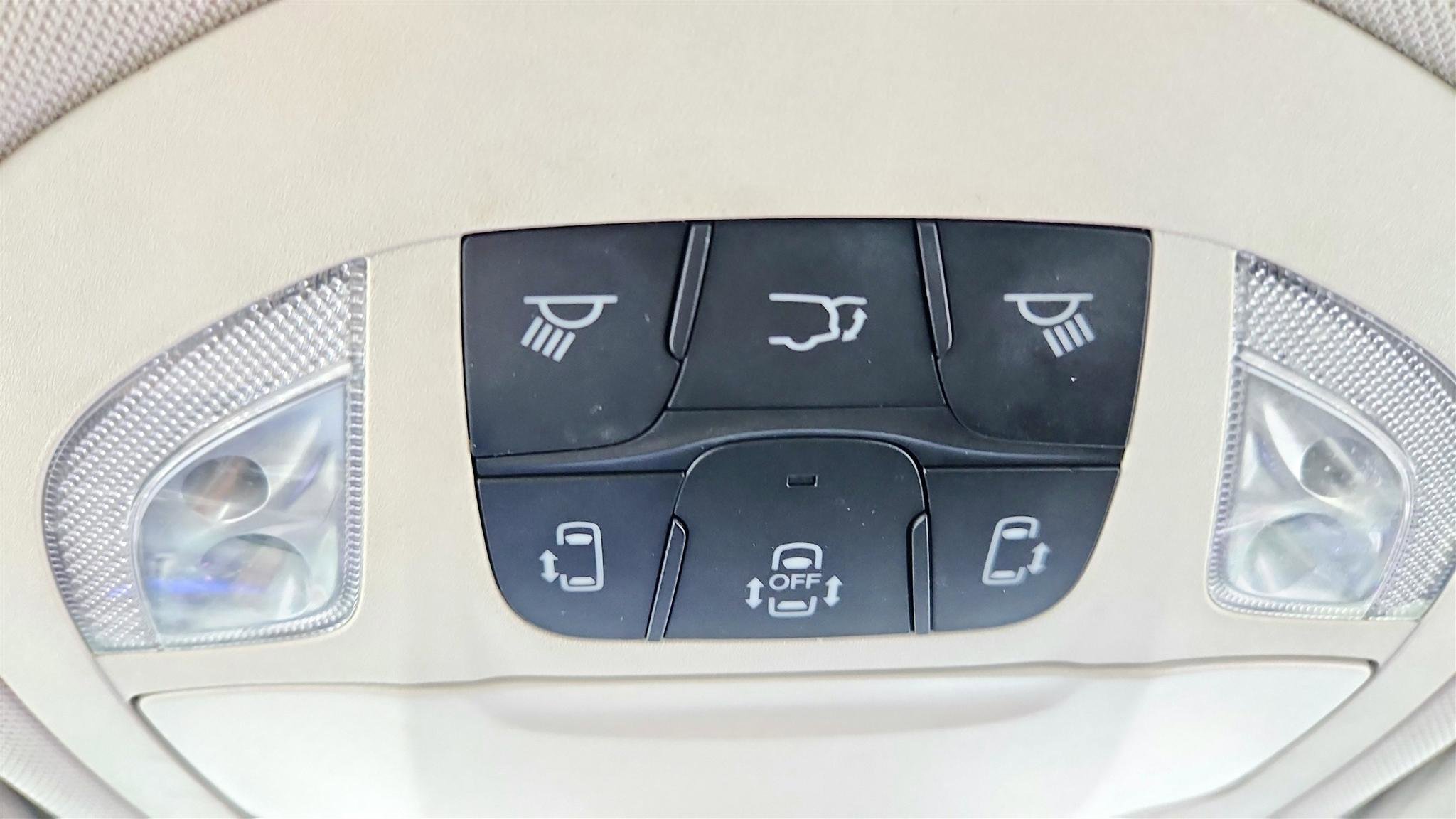 Used 2023 Chrysler Voyager LX FWD image 38
