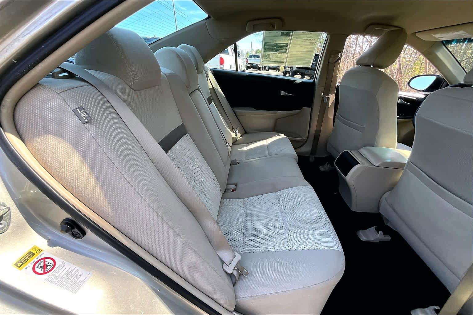 Used 2014 Toyota Camry LE FWD image 18