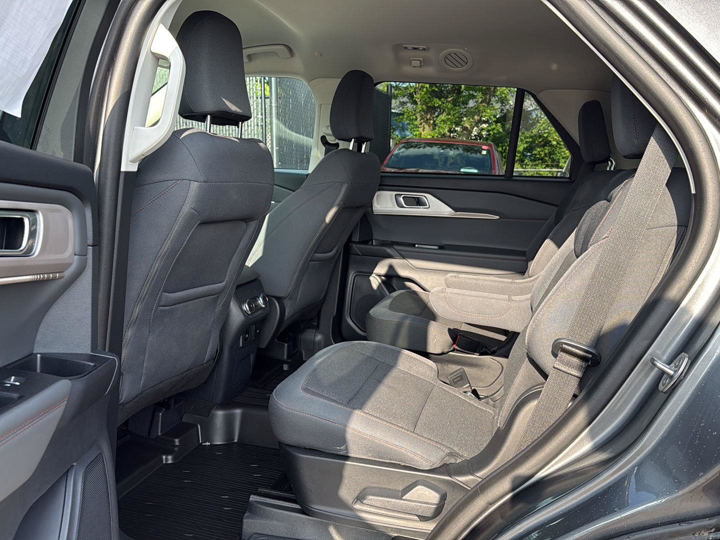 Used 2025 Ford Explorer Active AWD/4WD image 10