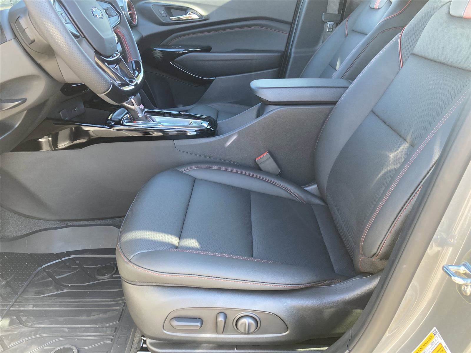 New 2026 Chevrolet Trax RS w/ Driver Confidence Package image 27