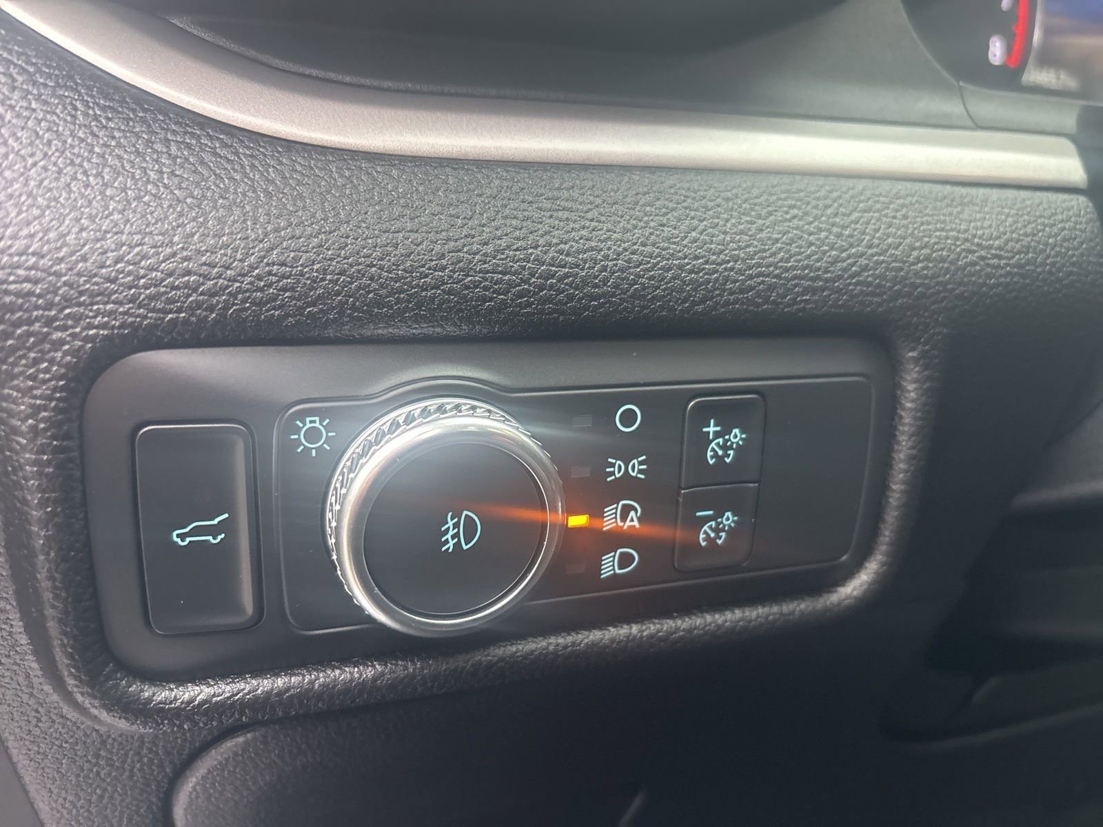 Certified 2022 Ford Explorer XLT w/ Equipment Group 202A image 17