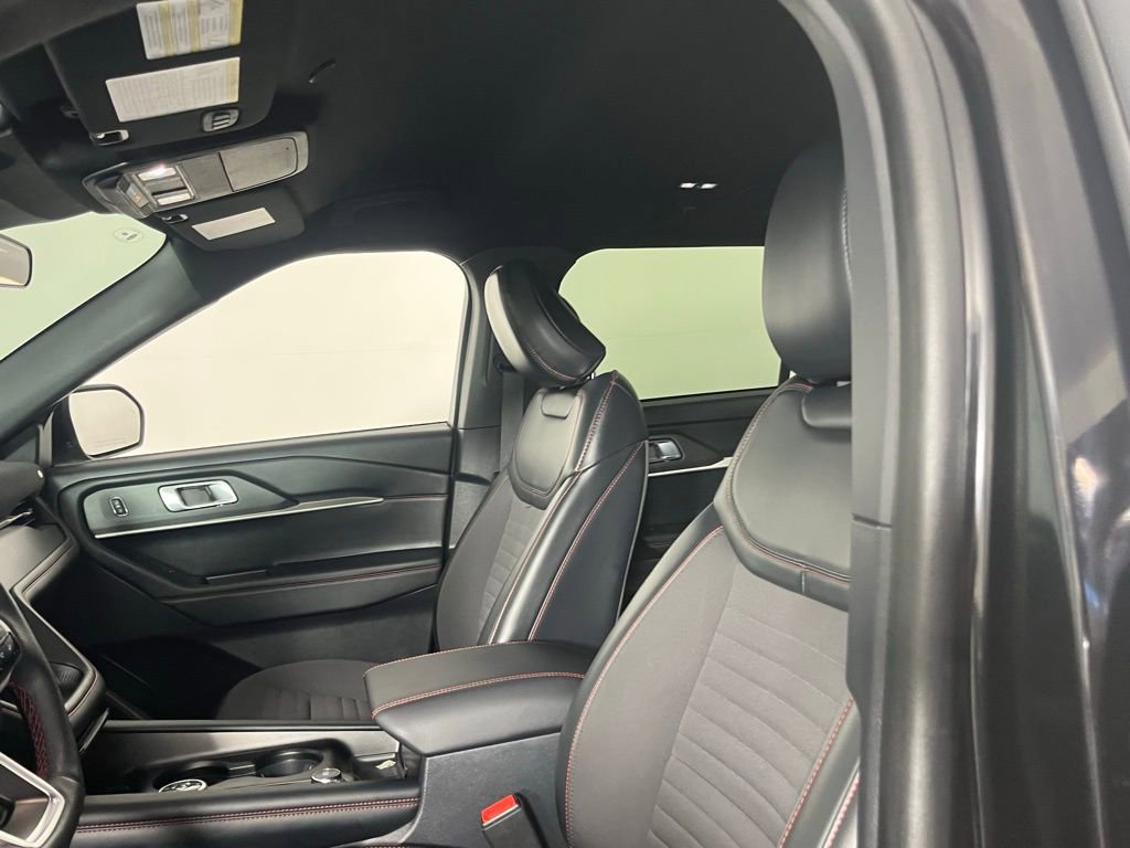 Used 2025 Ford Explorer ST-Line w/ ST-Line Street Pack image 22