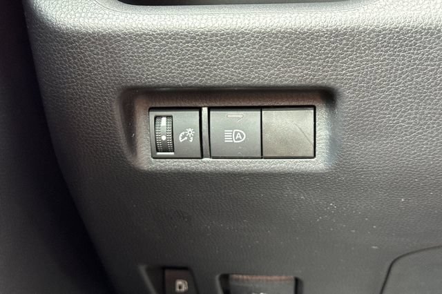 Used 2022 Toyota RAV4 LE AWD/4WD image 30