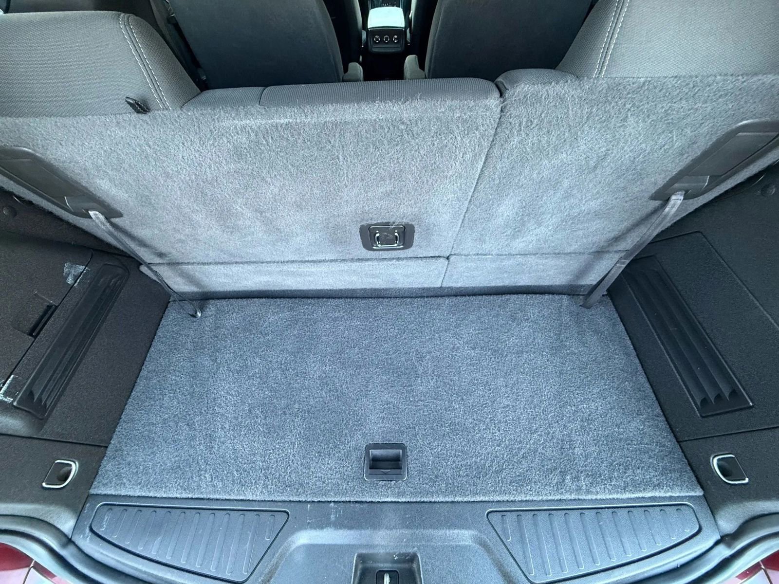 Used 2016 GMC Acadia SLE image 12