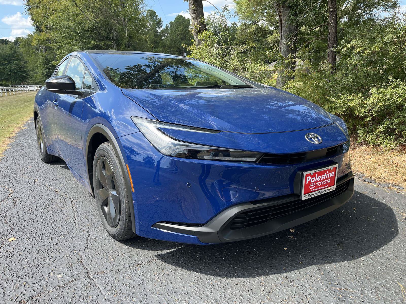 New 2027 Toyota Prius LE FWD image 1