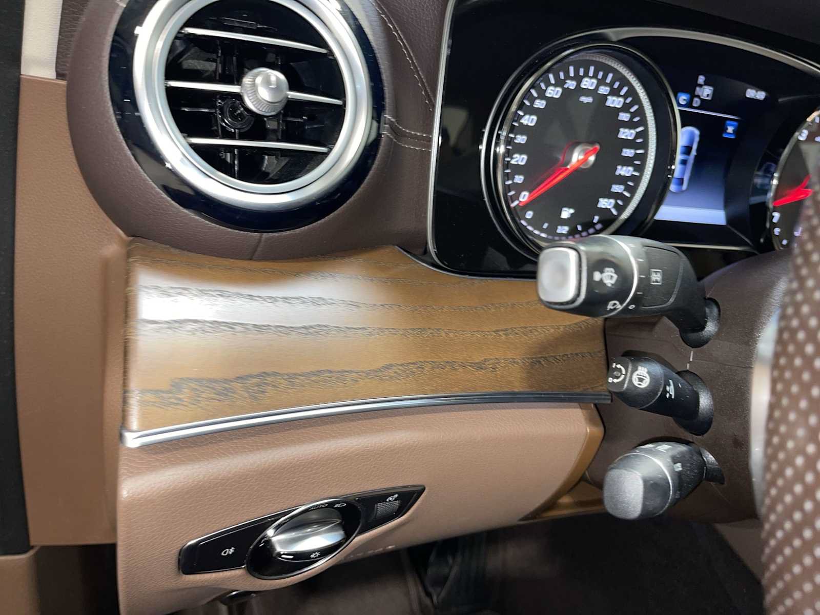 Used 2018 Mercedes-Benz E 400 4MATIC Sedan image 24