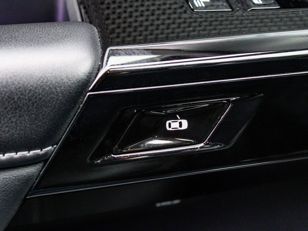 Used 2025 BMW 740i xDrive image 11