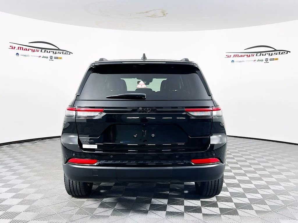 Used 2023 Jeep Grand Cherokee Altitude AWD/4WD image 7