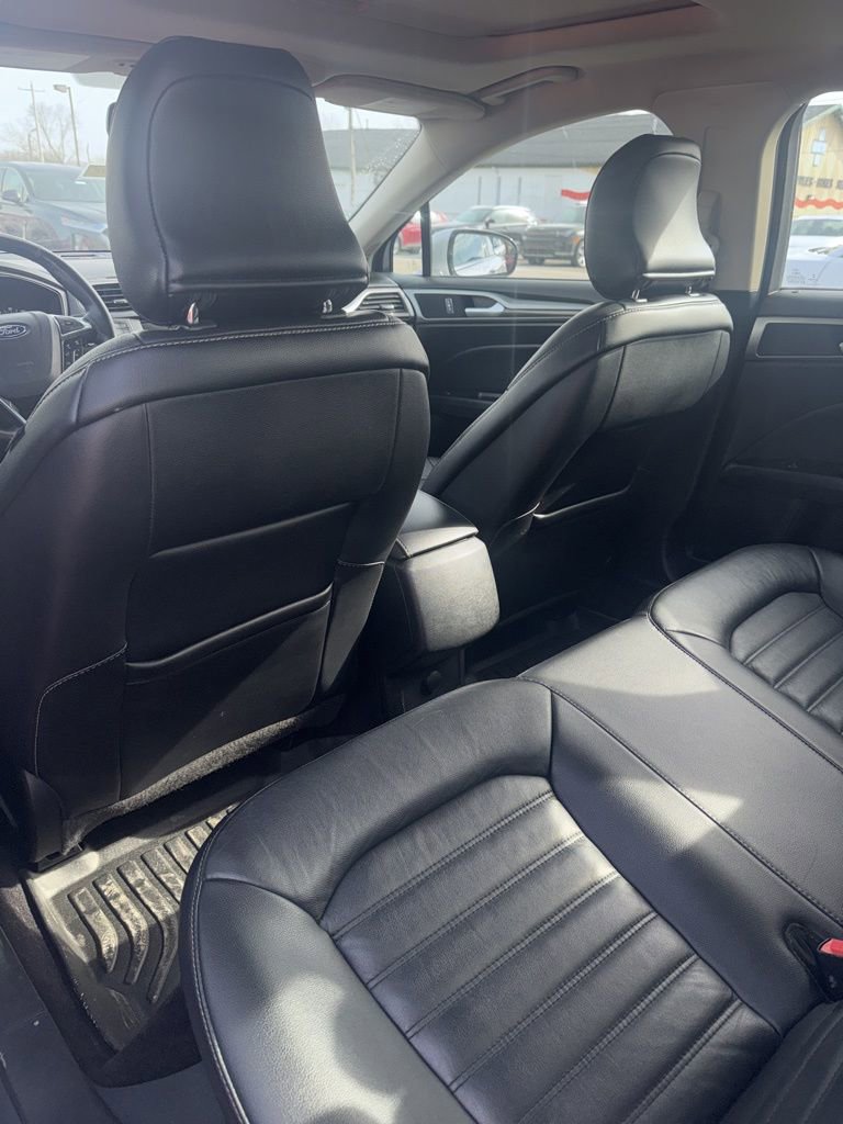 Used 2017 Ford Fusion SE image 9