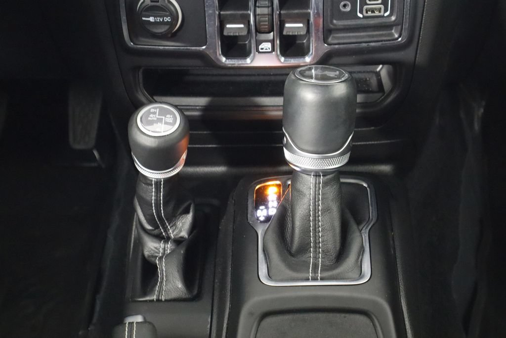 Used 2023 Jeep Wrangler Unlimited Sahara w/ Cold Weather Group AWD/4WD image 27