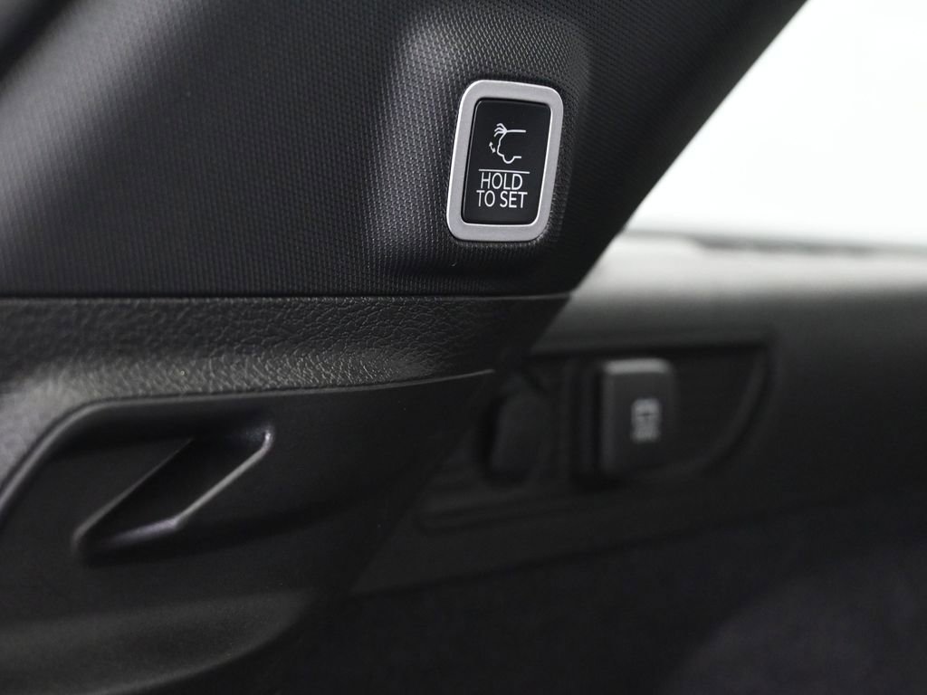 Used 2024 Jeep Grand Cherokee Overland w/ Luxury Tech Group IV image 32