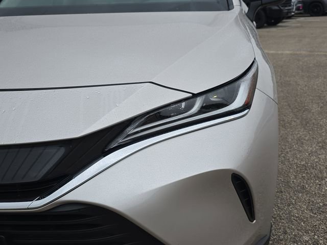 Used 2023 Toyota Venza LE image 31