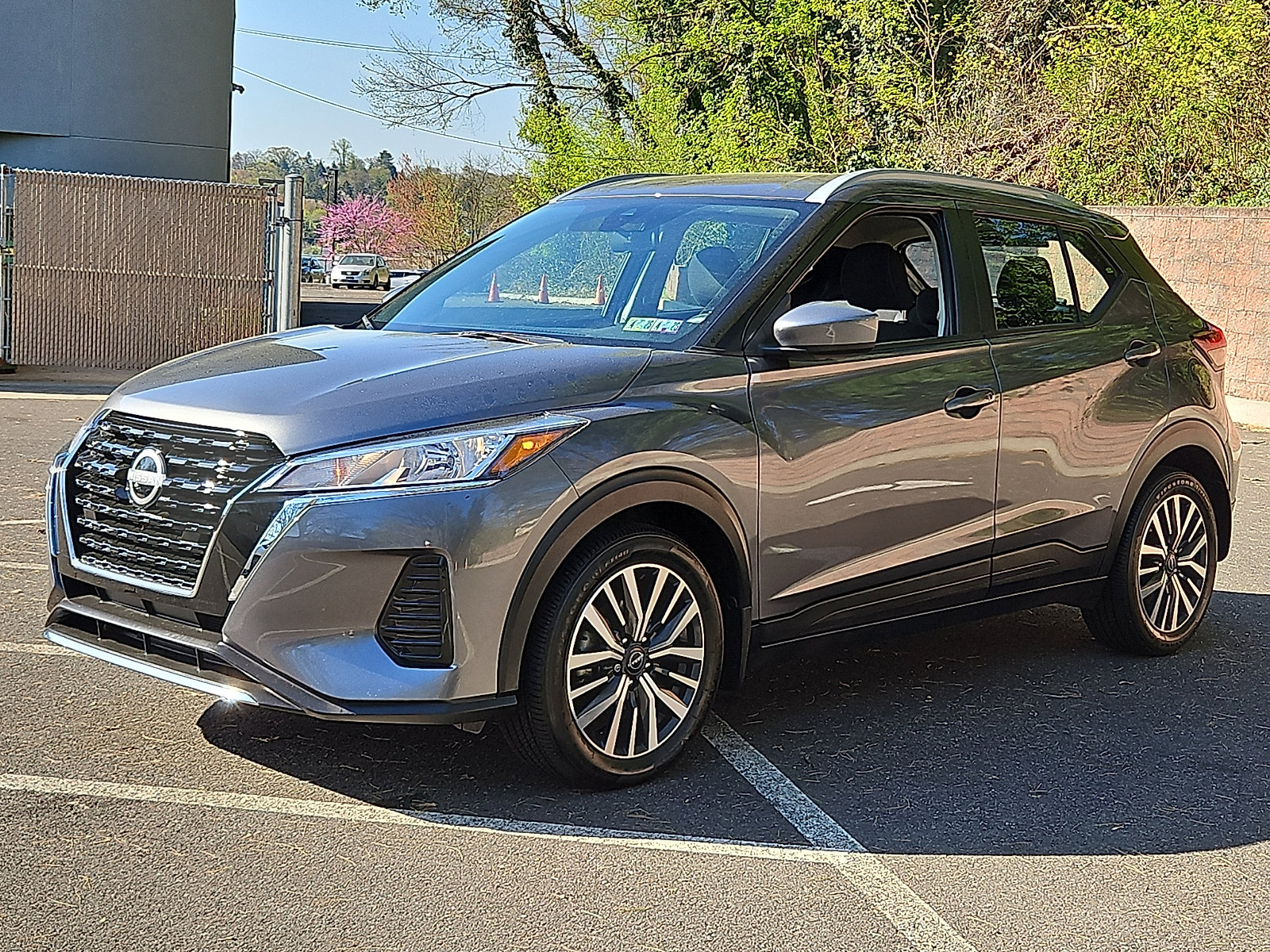 Certified 2023 Nissan Kicks SV image 3