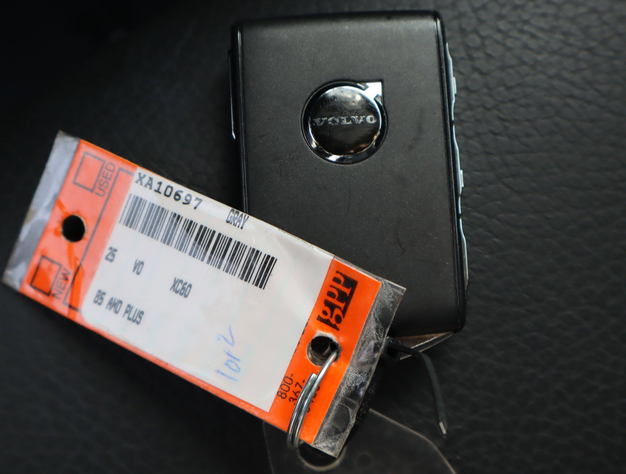 Used 2025 Volvo XC60 B5 Plus image 40