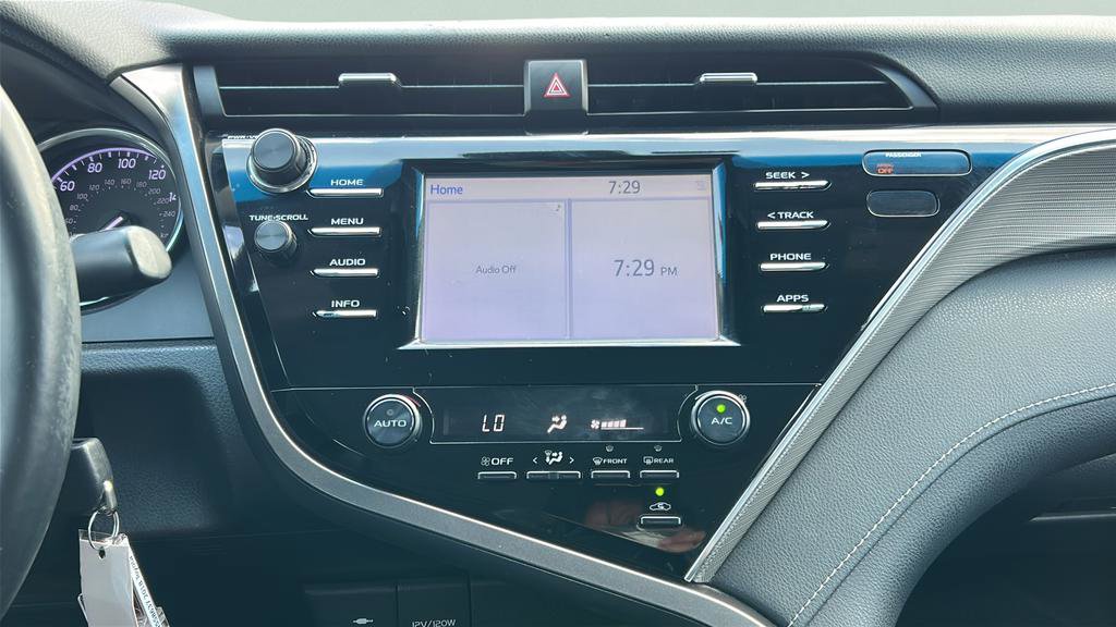Used 2018 Toyota Camry SE w/ Moonroof Package FWD image 25
