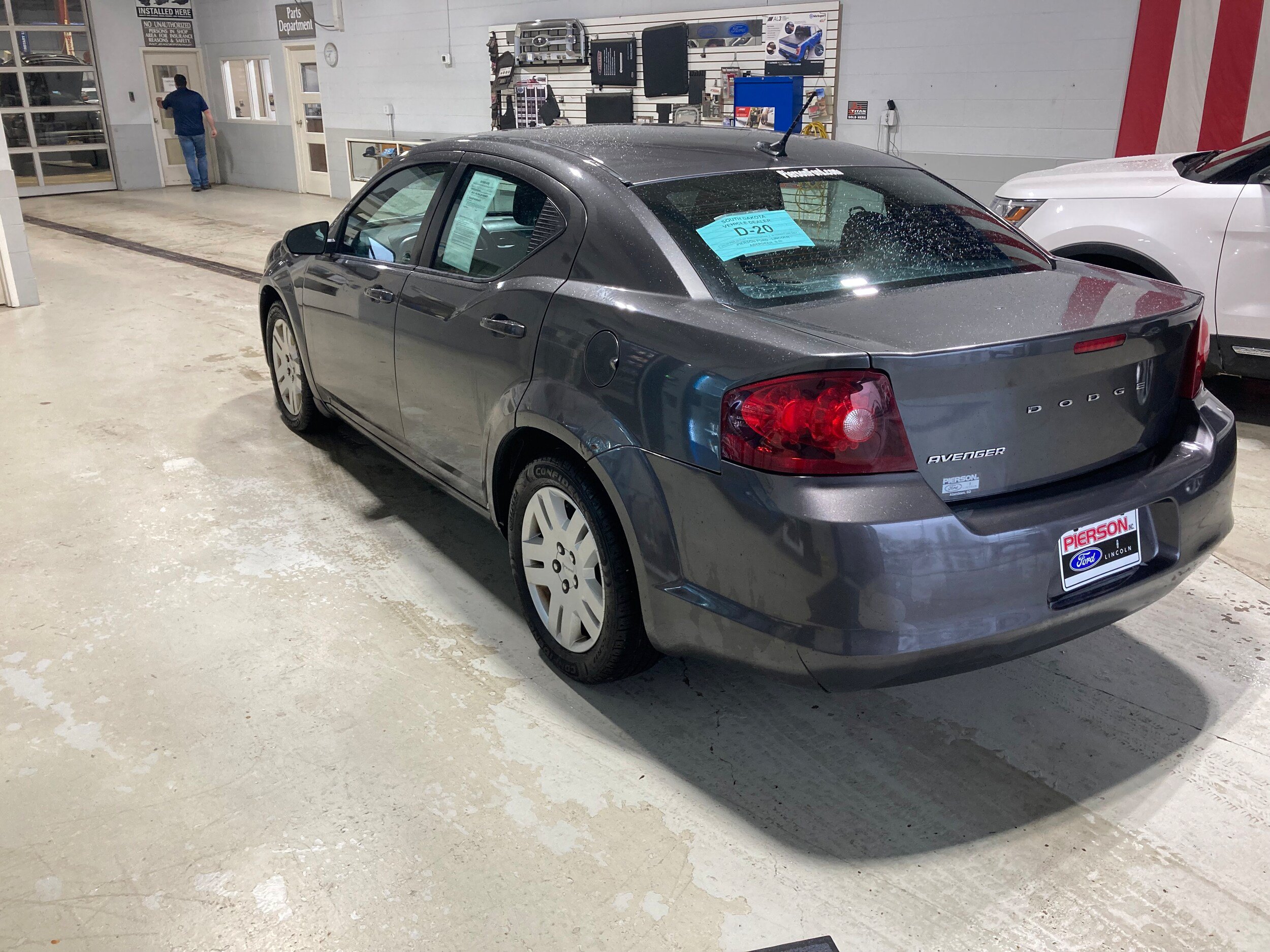 Used 2014 Dodge Avenger SE FWD image 16