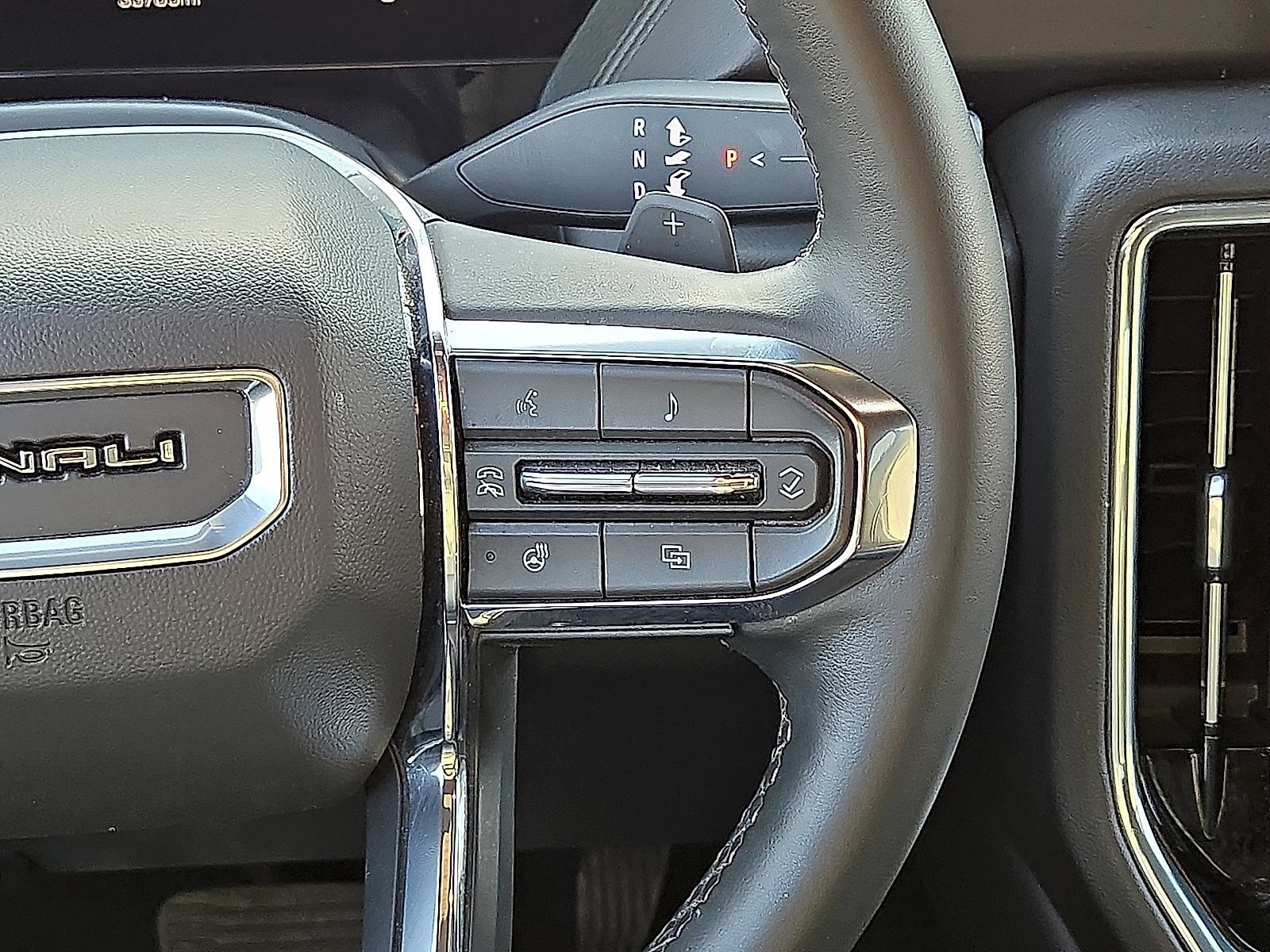 Used 2025 GMC Yukon Denali AWD/4WD image 21