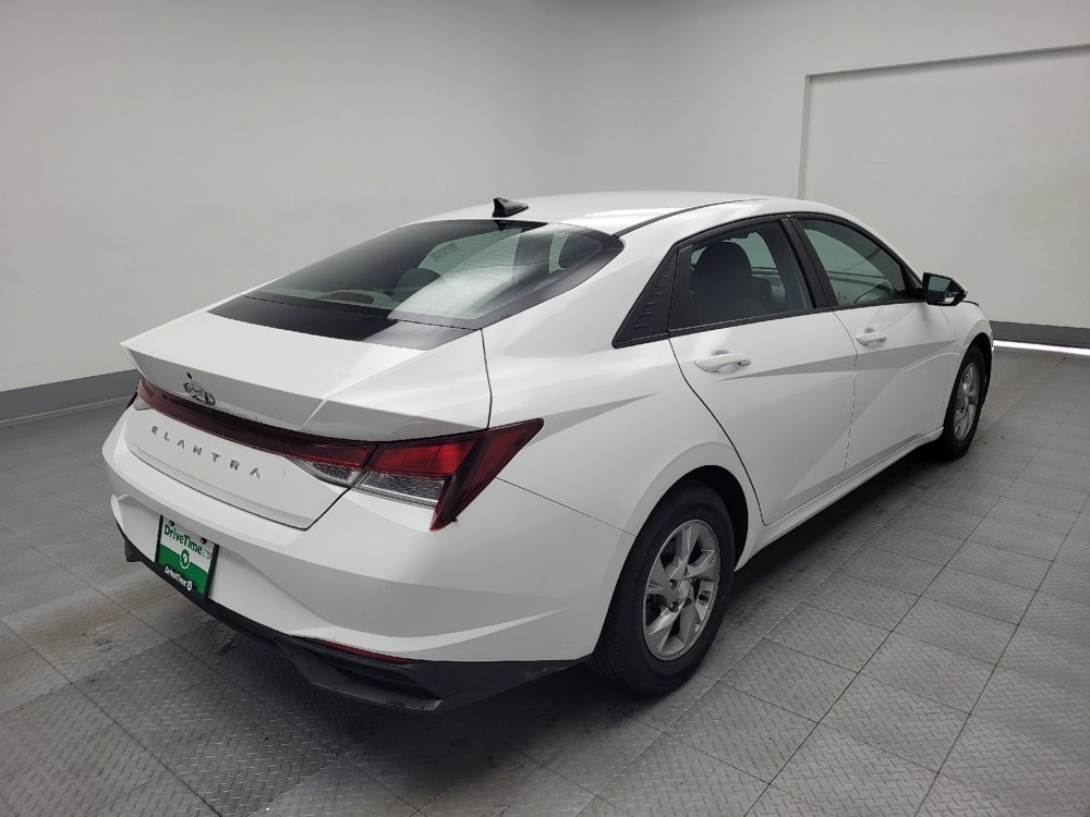 Used 2021 Hyundai Elantra SE image 9