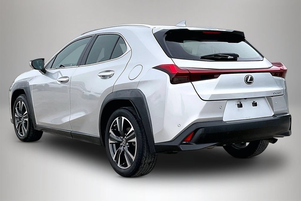 Used 2019 Lexus UX 200 w/ Premium Package FWD image 4