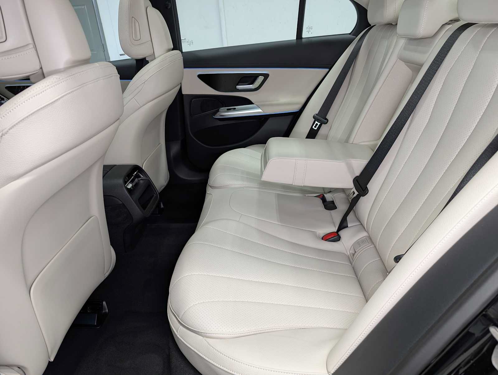 New 2026 Mercedes-Benz E 350 4MATIC Sedan image 19